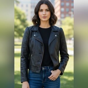 Diffa Italy Size Small.SOFT! Elegant Black Leather Jacket with Quilted Details